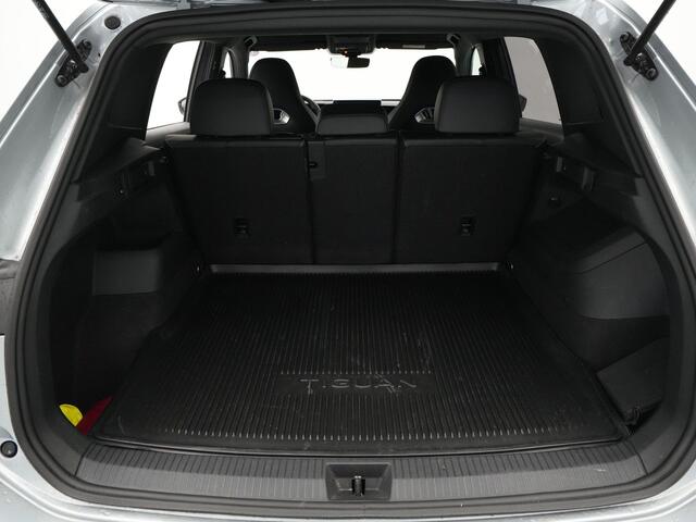 Volkswagen TIGUAN 1.5 eTSI 150pk R-Line Business DSG / Trekhaak / Navigatie / Camera / Acc