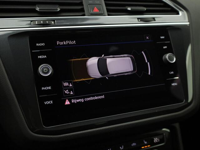 Volkswagen TIGUAN 1.5TSI/150PK ACT Comfortline Business · Navigatie · Trekhaak · Parkeersensoren