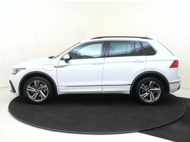 Volkswagen TIGUAN 1.4 TSI eHybrid R-Line Business | SoH 95% | Achteruitrijcamera | Adaptieve cruise control | 3-zone airco | Dodehoek detectie | Keyless | CarPlay | Parkeerassistent | Digital cockpit |