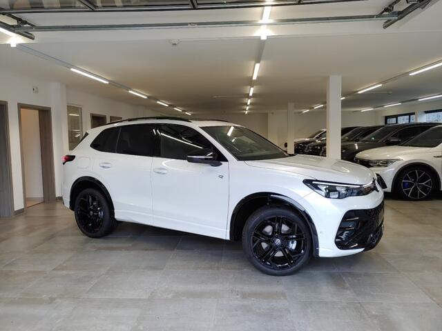 Volkswagen TIGUAN 1.5 TSI e-HYBRID 272 PK R-LINE PANO-DAK/CAMERA/TREKHAAK/HUD/LEDER/MEMORY