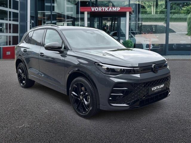 Volkswagen TIGUAN 1.5 TSI e-HYBRID 272 PK R-LINE BLACK-OPTIK PANO-DAK/CAMERA/TREKHAAK/NAVI/CARPLAY