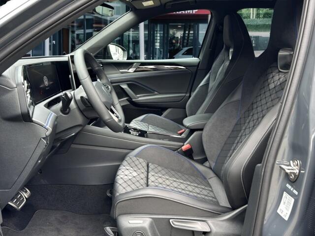 Volkswagen TIGUAN 1.5 TSI e-HYBRID 272 PK R-LINE BLACK-OPTIK PANO-DAK/CAMERA/TREKHAAK/NAVI/CARPLAY