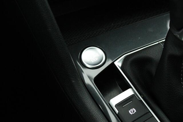 Volkswagen TIGUAN 1.5 TSI 150pk DSG R-Line Business+ Black Style Trekhaak Camera harman/kardon Keyless Head-Up Keyless Panoramadak Navigatie