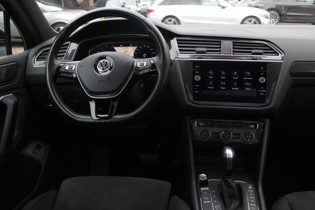 Volkswagen TIGUAN Allspace 1.5 TSI Highline Business R 7p. / NL Auto! / 1e Eign. / Panoramadak / Camera / Keyless / 19'' / CarPlay / Stoelverwarming / DAB / ACC