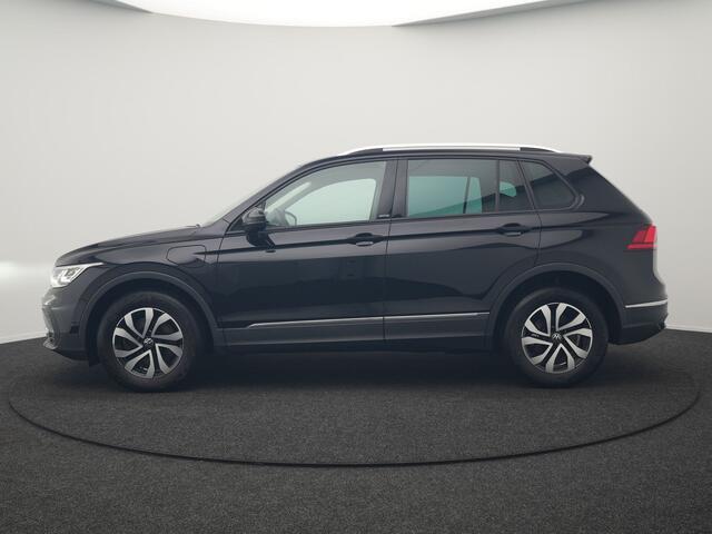 Volkswagen TIGUAN 1.4 TSI eHybrid Active Plug In Hybrid 245pk Dealer O.H PHEV | Adaptive Cruise | Camera | Parkassist | Stoelverwarming | Keyless | Apple Carplay | BLIS |