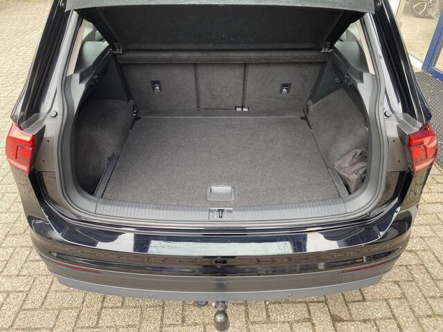 Volkswagen TIGUAN 1.4 TSI ACT Comfortline Business / Cruise-Control / Climate-Control / Stoelverwarming / Apple-Carplay & Android-Auto / Trekhaak / Elektr.-Achterklep / Draadloze-Telefoonlader / Armsteun-V+A / Radio-Bluetooth / PDC V+A / 17'' LMV / ENZ.