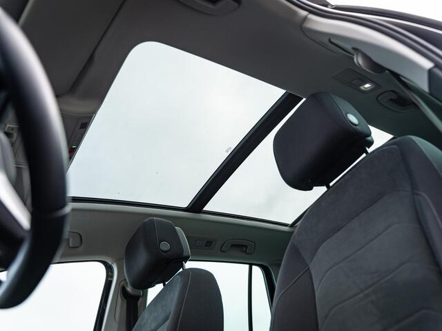 Volkswagen TIGUAN 1.4 PHEV Elegance // Panoramadak // Headup // Elekt. klep