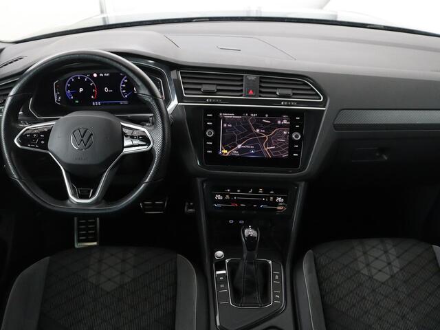 Volkswagen TIGUAN 1.5 TSI R-Line | Stoelverwarming | Adaptive cruise | Matrix LED | Keyless | 19'' | Parkeerhulp | Virtual Cockpit | Carplay | Navigatie | Climate control