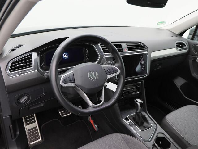 Volkswagen TIGUAN Allspace 1.5 TSi 150 Pk Automaat R-Line 7p. | Trekhaak | Panorama Dak | Adaptive Cruise | Camera | Stoelverwarming| 18 Inch | 34.080 Km !!