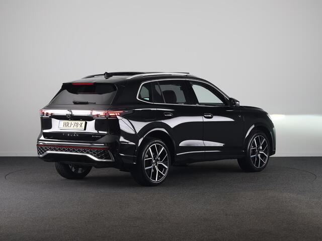 Volkswagen TIGUAN 1.5 eHybrid R-Line Edition 272PK | Panoramadak | Camera | Wegklapbare trekhaak | Verlengde garantie