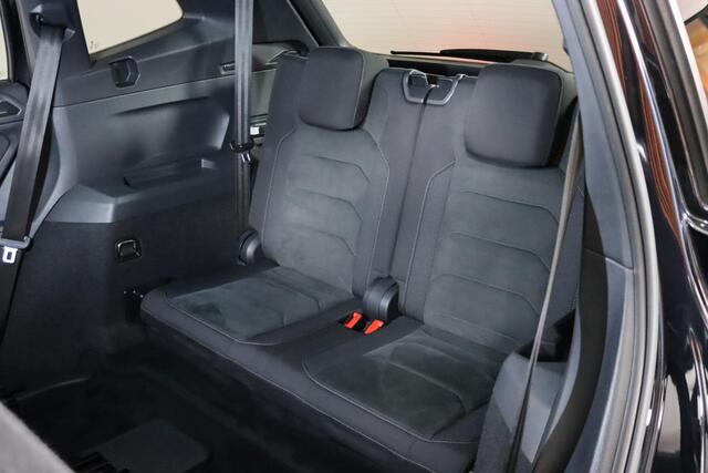 Volkswagen TIGUAN Allspace 1.5 TSI Highline R-line 7-Persoons Panoramadak, LED, ACC, Massagestoelen