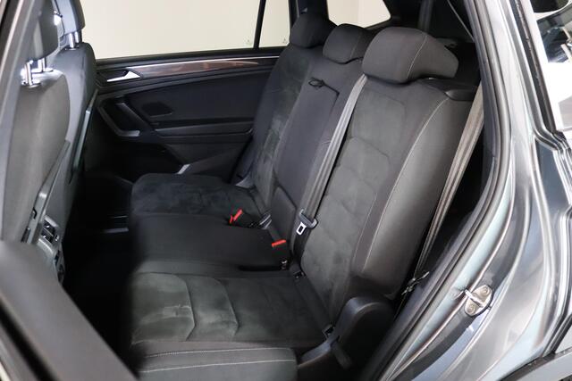 Volkswagen TIGUAN Allspace 1.5 TSI, Highline R-Line, 7-Persoons, Elek. Trekhaak, Panoramadak, Apple Carplay/Android Auto, Led, Massage, Camera,
