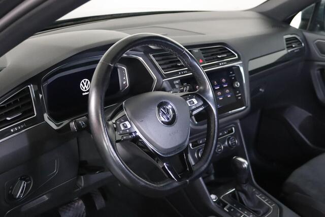 Volkswagen TIGUAN Allspace 1.5 TSI, Highline R-Line, 7-Persoons, Elek. Trekhaak, Panoramadak, Apple Carplay/Android Auto, Led, Massage, Camera,
