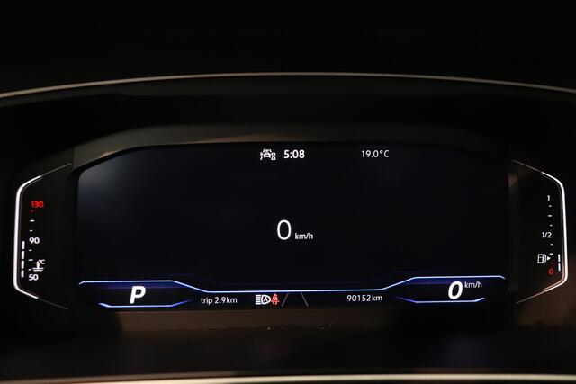 Volkswagen TIGUAN 1.5 TSI R-Line | Matrix LED | Black style | Trekhaak | AppleCarplay AndroidAuto Navigatie |