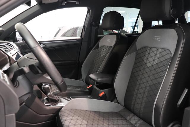 Volkswagen TIGUAN 1.5 TSI R-Line | Matrix LED | Black style | Trekhaak | AppleCarplay AndroidAuto Navigatie |