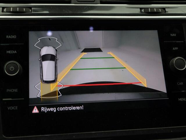 Volkswagen TIGUAN Allspace 1.5 TSi 150 Pk Automaat R-Line Business+ 7 Pers | Panorama Dak | Stoel/Stuur Verwarming | Camera | Adaptive Cruise | Full LED | 19 Inch 84.135 Km !!