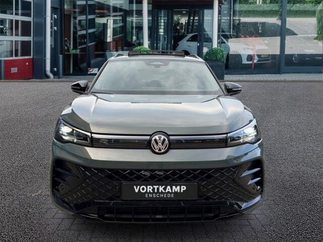 Volkswagen TIGUAN 1.5 eTSI R-LINE TREKHAAK/PANO-DAK/CAMERA/ACC/ELEK-KLEP/HUD