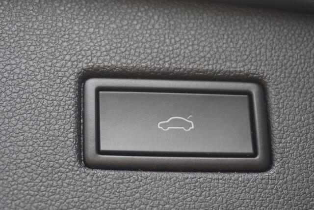 Volkswagen TIGUAN 1.5 TSI ACT Highline Business R Pano/Trekhaak/Camera!