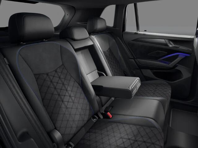 Volkswagen TIGUAN R-Line Edition 1.5 eHybrid 204 PK 6 versn. DSG · Black Style Pakket · Panoramaschuif-kanteldak · Trekhaak inklapbaar, met elektrische ontgrendeling, incl. aanhangermanoeuvreerhulp Trailer Assist ·