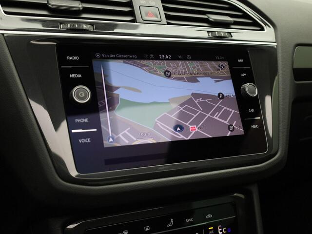 Volkswagen TIGUAN 1.4TSIeHybrid 180kW/245PK Elegance DSG · Panoramadak · Apple/Android Car Play · Camera + Parkeersensoren