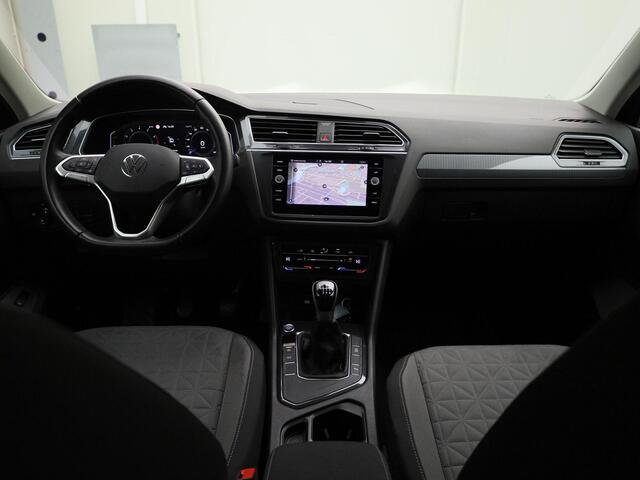 Volkswagen TIGUAN 1.5TSI/130PK Life Business · Navigatie · Camera + Parkeersensoren · Apple/Android Car Play ·