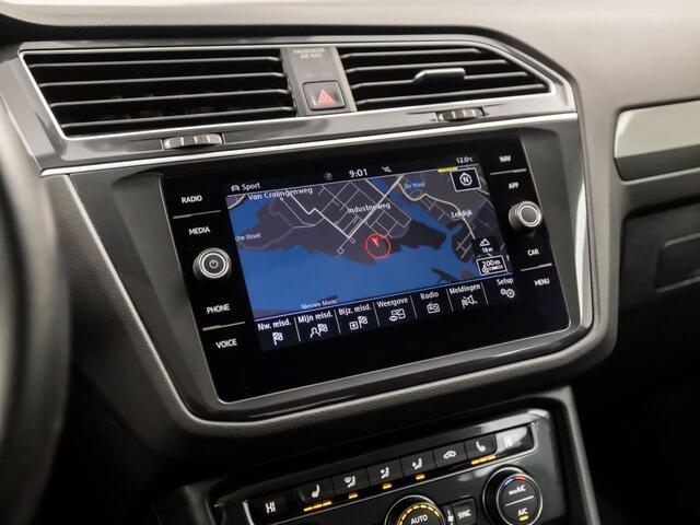 Volkswagen TIGUAN 2.0 TSI 4Motion Highline 190Pk Automaat (PANORAMADAK, GROOT NAVI, HEAD-UP DISPLAY, 360 CAMERA, TREKHAAK, SPORTSTOELEN, GETINT GLAS, ELEK ACHTERKLEP, ADAPTIVE CRUISE, NIEUWSTAAT)