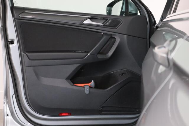 Volkswagen TIGUAN Allspace 1.5 TSI Highline Business R-line, 7-Persoons, Trekhaak, ACC, Camera, Panoramadak, DAB, Stoelverwarming,