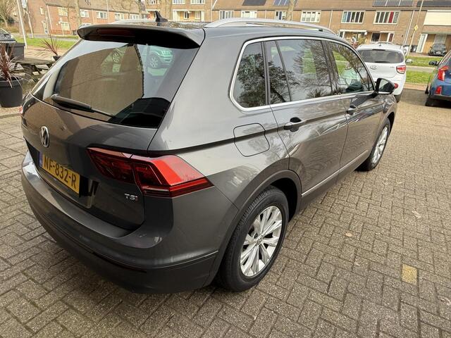 Volkswagen TIGUAN 1.4 TSI Connected Series / Airco clima/ navigatie/ Cruise/ Apple carplay/ PDC/ Elektrische trekhaak/ LMV/ LED