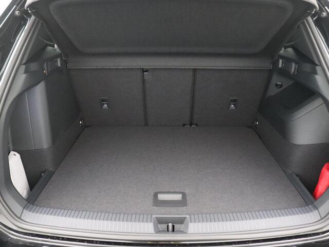 Volkswagen TIGUAN 1.5 eHybrid R-Line Edition 272PK DSG Pano-Schuifdak, Black Style, Trekhaak, 20" LM Velgen, Head-Up Display, Harman Kardon, Matrix LED-Verlichting, 360gr. Camera, Navi, Elektr. Achterklep