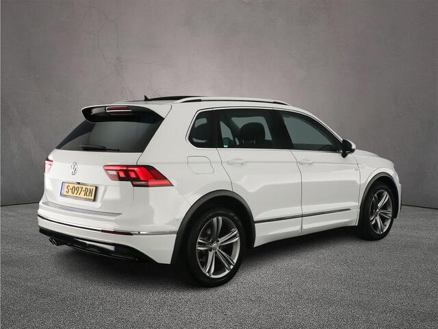 Volkswagen TIGUAN Highline Business R 1.5 TSI 150pk DSG Automaat Panoramadak, Adaptive cruise control, Achteruitrijcamera, Verwarmde voorruit, Elektrische achterklep