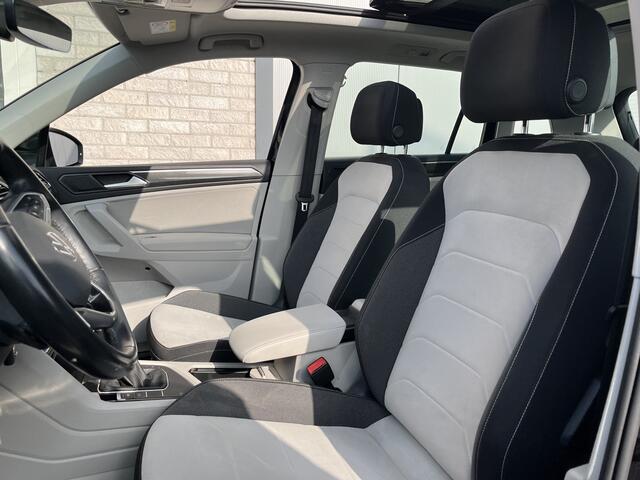 Volkswagen TIGUAN 1.4 TSI eHybrid Elegance / AUTOMAAT/ PANO/ TREKHAAK/ ELEK.ACHTERKLEP/ ACC/ STUUR+STOELVERWARMING/ PARKEERSENSOREN V+A/ APP-CONNECT/ NAVI/ DAB/ CLIMA/ LED/ 18'' LMV