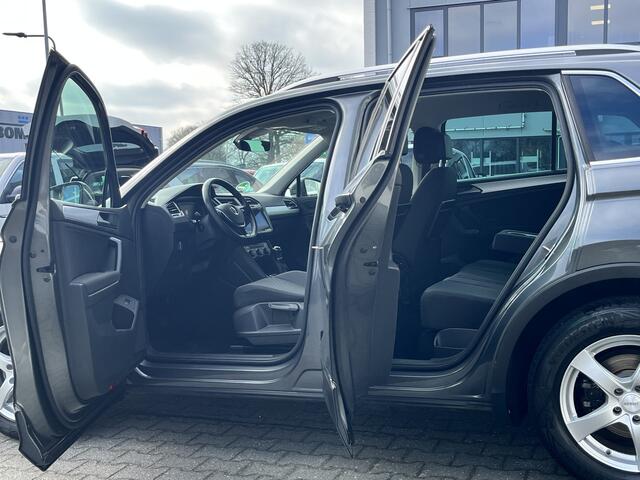 Volkswagen TIGUAN 1.5 TSI 130pk Comfortline Business Airco cruise controle Digitaal display Elektrische achterklep Apple carplay Navigatiesysteem Keyless start Achterruitrij camera Stuurwielbediening