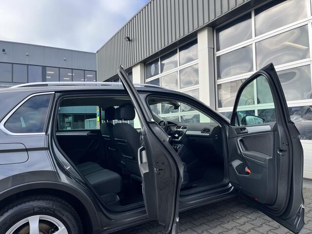 Volkswagen TIGUAN 1.5 TSI 130pk Comfortline Business Airco cruise controle Digitaal display Elektrische achterklep Apple carplay Navigatiesysteem Keyless start Achterruitrij camera Stuurwielbediening