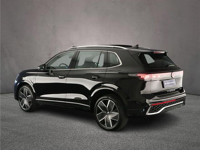 Volkswagen TIGUAN 1.5 eHybrid R-Line Edition 272pk DSG Automaat, Panoramadak, Trekhaak, Adaptive cruise control, Stoelverwarming, Stuurwiel verwarmd, Elektrische achterklep, Parkeersensoren