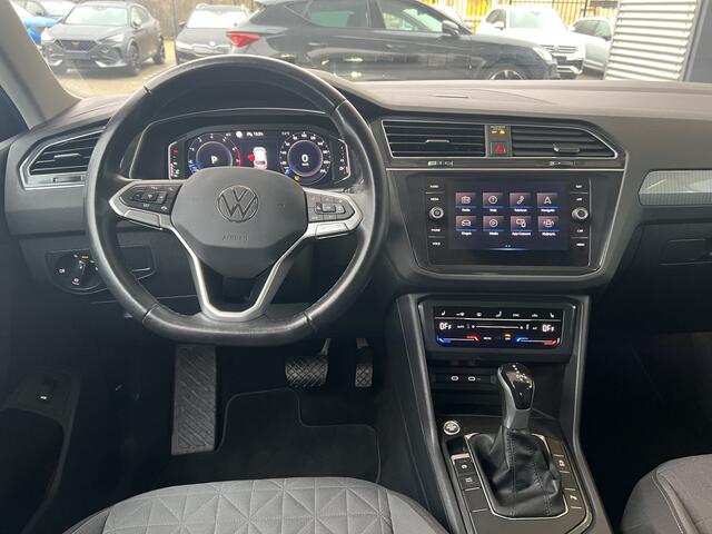 Volkswagen TIGUAN 1.5 TSI DSG Life Business / Navigatie / Achteruitrij camera / Zwenkbare trekhaak / 17'' LMV