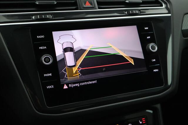 Volkswagen TIGUAN 1.5 TSI 150pk DSG 2x R-Line Black Style Trekhaak Camera Stoelverwarming V+A Head-Up Panoramadak Navigatie