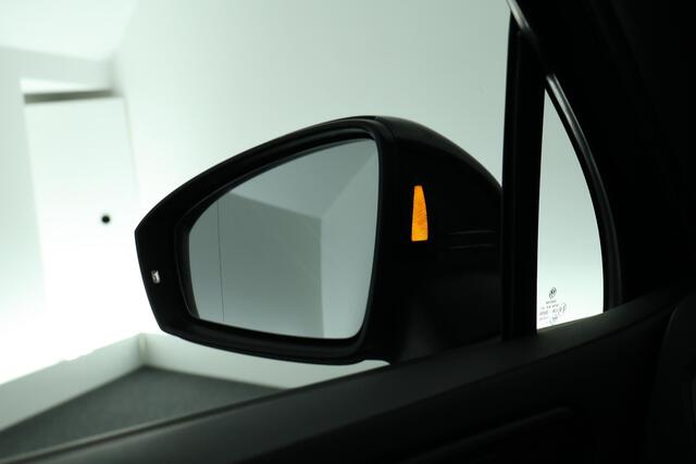 Volkswagen TIGUAN 1.5 TSI 150pk DSG 2x R-Line Black Style Trekhaak Camera Stoelverwarming V+A Head-Up Panoramadak Navigatie