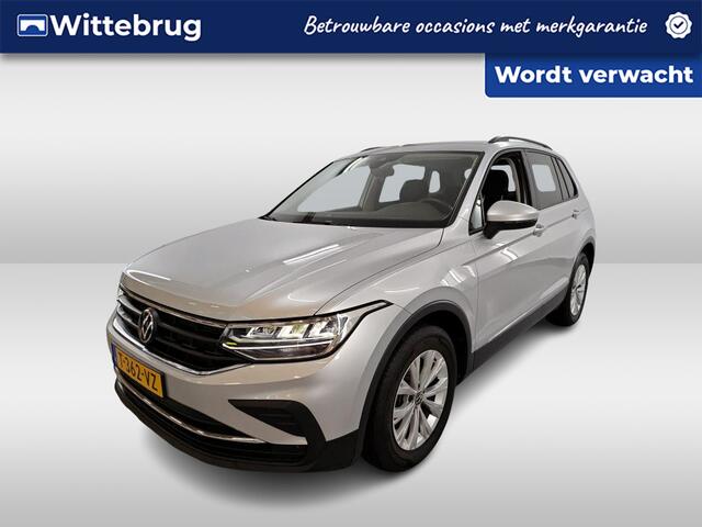 Volkswagen TIGUAN 1.5 TSI Life 14.478 km !!! LED / Navi by APP