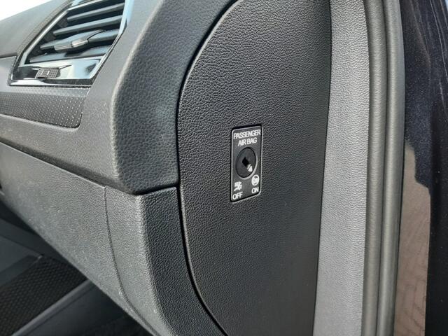 Volkswagen TIGUAN 1.5 TSi 150pk R-LINE BTW-AUTO IQ-LIGHT Elek.-Trekhaak Panoramadak Navigatie Leer Adap.cruise-control