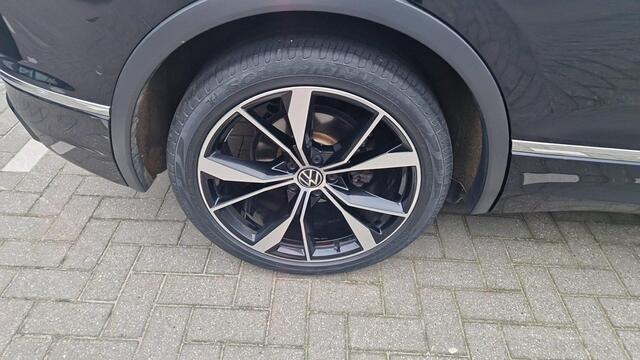 Volkswagen TIGUAN 1.5 TSI R-Line Business+ High-end geluidsysteem, 20 Inch wielen, panoramadak, navigatie, electrische achterklep, stuurwielverwarming, stoelverwarming, dode hoekdetectie, carplay, Parkassist,