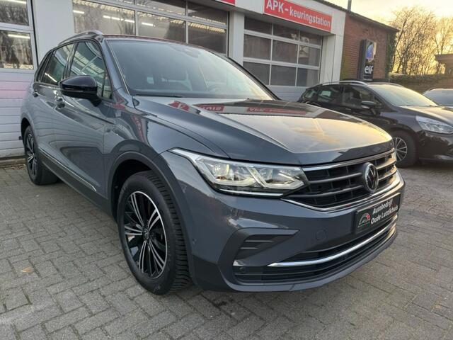 Volkswagen TIGUAN 1.5TSI 150PK DSG Active IQ-Light Virtual Camera ACC Trekhaak Navi