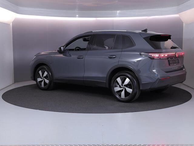 Volkswagen TIGUAN 1.5 eHybrid Life Edition 204 pk Automaat (DSG) | Verlengde garantie | Navigatie | Parkeersensoren (Park assist) | Achteruitrijcamera | Stoelverwarming |