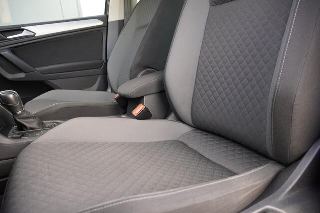 Volkswagen TIGUAN 1.5 TSI ACT 150PK! Automaat Comfortline BJ2019 Lmv 17" | Led | Pdc | Navi | Elek. achterklep | Climate control | Cruise control | Extra getint glas