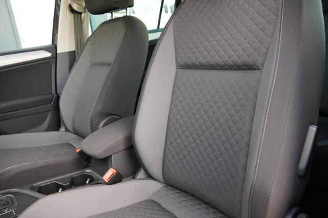 Volkswagen TIGUAN 1.5 TSI ACT 150PK! Automaat Comfortline BJ2019 Lmv 17" | Led | Pdc | Navi | Elek. achterklep | Climate control | Cruise control | Extra getint glas