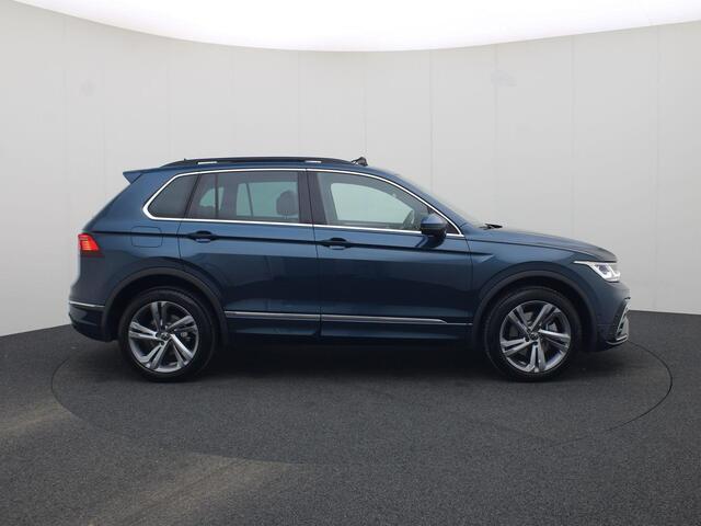 Volkswagen TIGUAN 1.4 TSIeHybrid 180kW/245PK R-Line DSG · Panoramadak · Camera + Parkeersensoren · Trekhaak