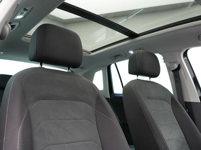 Volkswagen TIGUAN 1.4 TSI eHybrid Elegance PHEV 245pk Dealer O.H | Panodak | Adaptive Cruise | 360 Camera | IQ Light | Alcantara Comforstoelen Massage & Verwarmd | Keyless | Apple Carplay | IQ Drive | Navigatie | Virtual | DAB | 18"L.M |