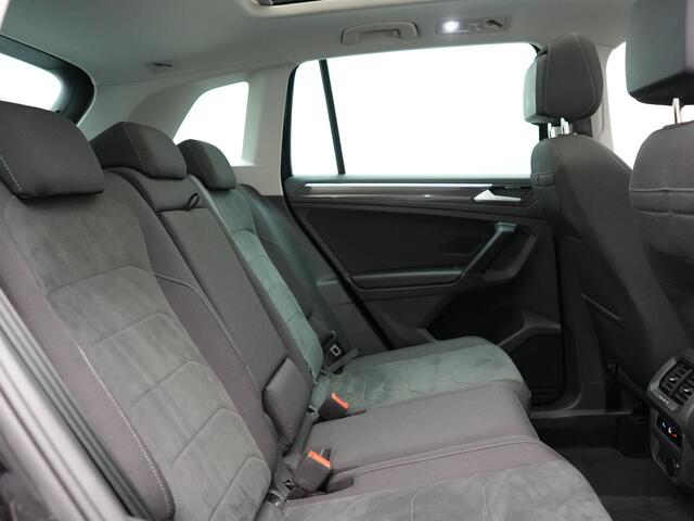 Volkswagen TIGUAN 1.4 TSI eHybrid Elegance PHEV 245pk Dealer O.H | Panodak | Adaptive Cruise | 360 Camera | IQ Light | Alcantara Comforstoelen Massage & Verwarmd | Keyless | Apple Carplay | IQ Drive | Navigatie | Virtual | DAB | 18"L.M |