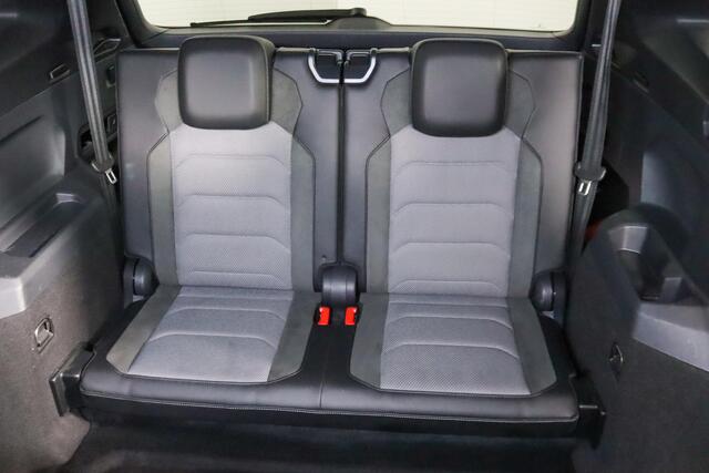 Volkswagen TIGUAN Allspace 1.5 TSI, 2x R-line, Blackstyle, 7-Persoons, Panoramadak, Head-up Display, ACC, Apple CarPlay/Android Auto, Digitale Cockpit, Stoelverwarming,