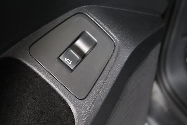 Volkswagen TIGUAN Allspace 1.5 TSI, 2x R-line, Blackstyle, 7-Persoons, Panoramadak, Head-up Display, ACC, Apple CarPlay/Android Auto, Digitale Cockpit, Stoelverwarming,