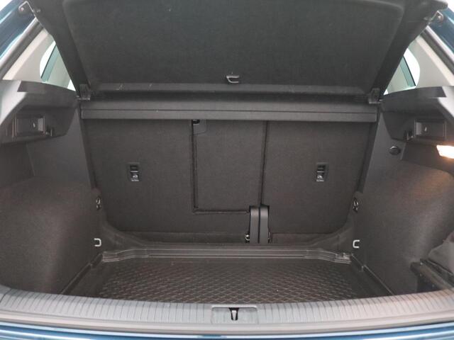 Volkswagen TIGUAN 1.5 TSI Life Business 130PK Trekhaak, 19" LM Velgen, Navi, Achteruitrijcamera, Parkeersensoren voor en achter, Alarm